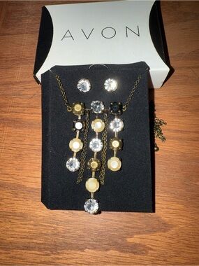 Avon Fringe Necklace and Earrings Gift Set